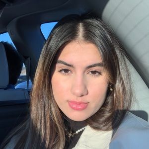 Meet your Posher, Daniela